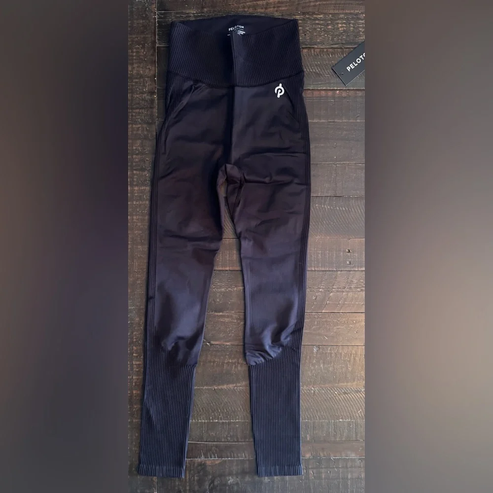 NWT Peloton Seamless High Rise Leggings in BlacK. XS/S - Picture 4 of 6